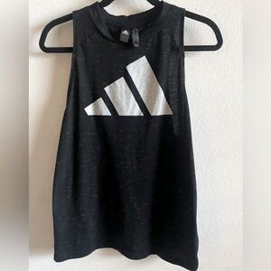 Adidas Racerback tee 🖤